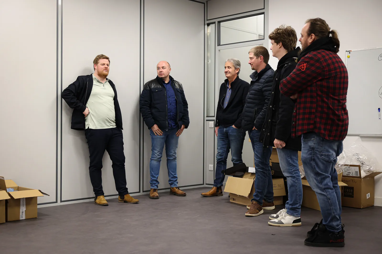 Visite des locaux de Topensi rue Marcel Dassault à Calais