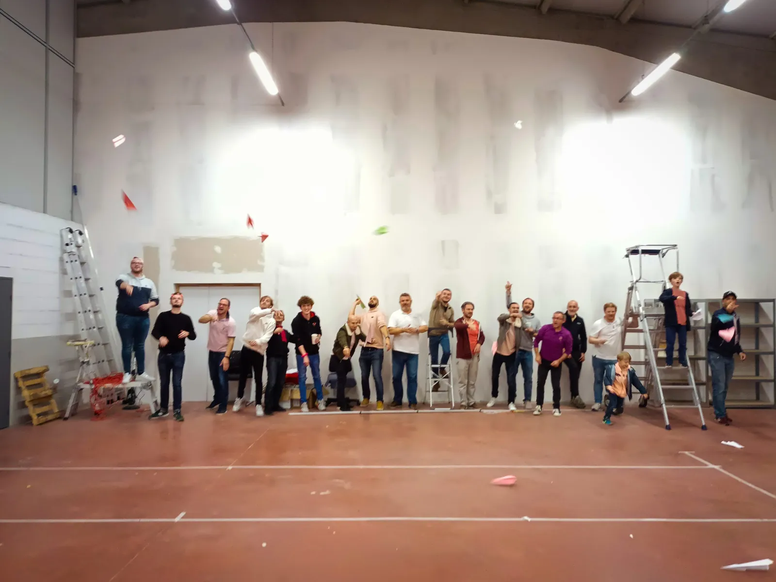 Les salariés de Topensi réunis lors de l’afterwork Octobre rose à Calais